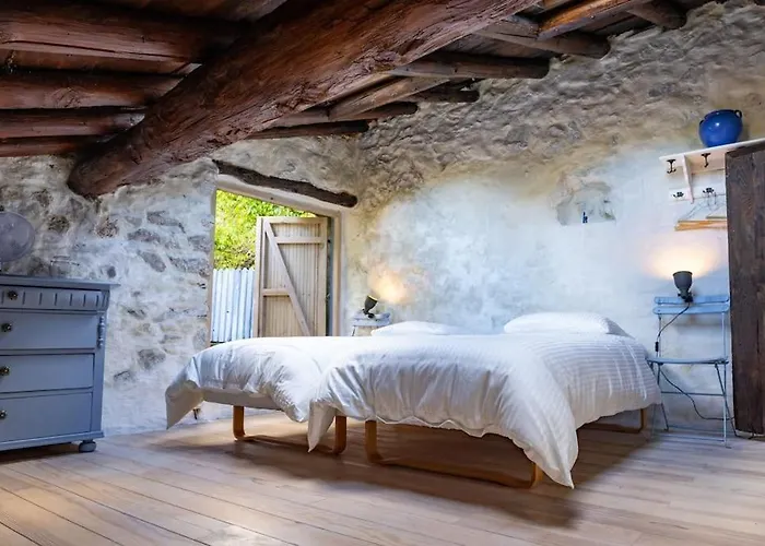 Secluded In Le Caunil *